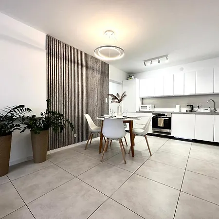 Moonlight ~ Self Check-in 24 ~ Parking & Lift Appartement Wrocław
