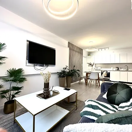 Moonlight ~ Self Check-in 24 ~ Parking & Lift Appartement *