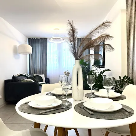 Apartment Moonlight ~ Self Check-in 24 ~ Parking & Lift Wroclaw